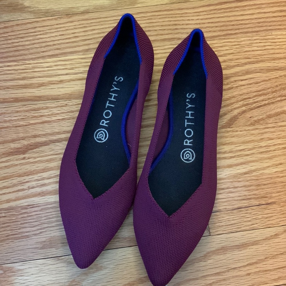 Rothy’s beautiful orchid color pointed toe shoes. Size 8.